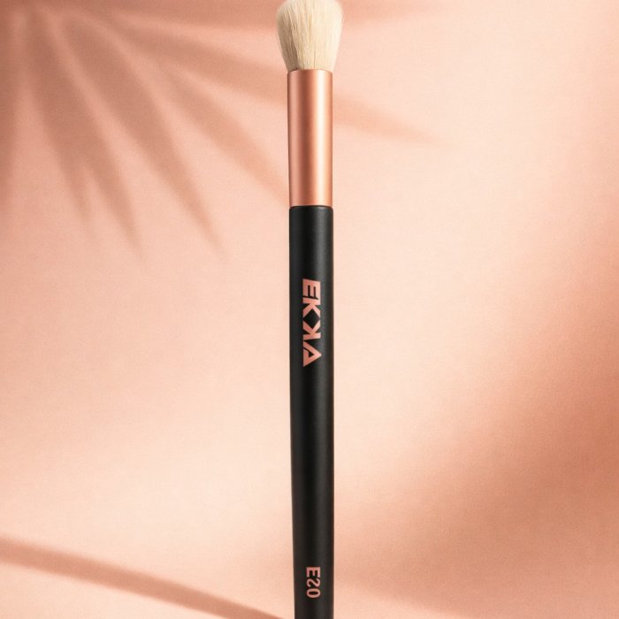 მოძრავ ქუთუთოზე ჩრდილის დასადები ფუნჯი